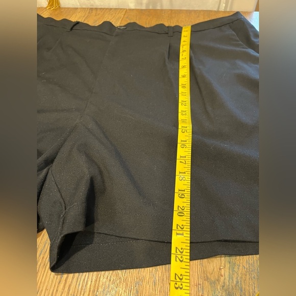 H&M – 3XL – Black Pleated Shorts - Picture 6 of 6